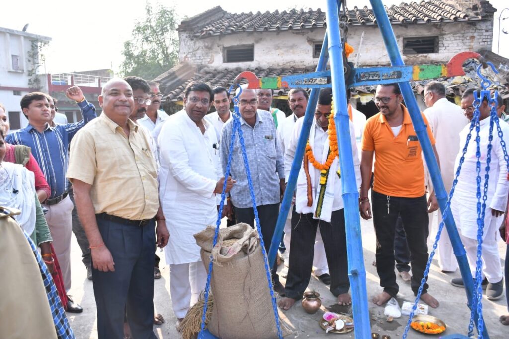 जिला सहकारी बैंक अध्यक्ष पंकज शर्मा ने सेजबहार सोसाइटी में की धान खरीदी की शुरुआत