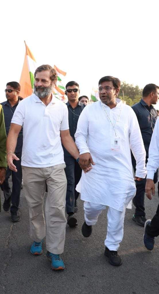 भारत जोड़ो पदयात्रा में शामिल हुए पंकज शर्माराहुल गांधी के साथ कदम से कदम मिलाकर चले