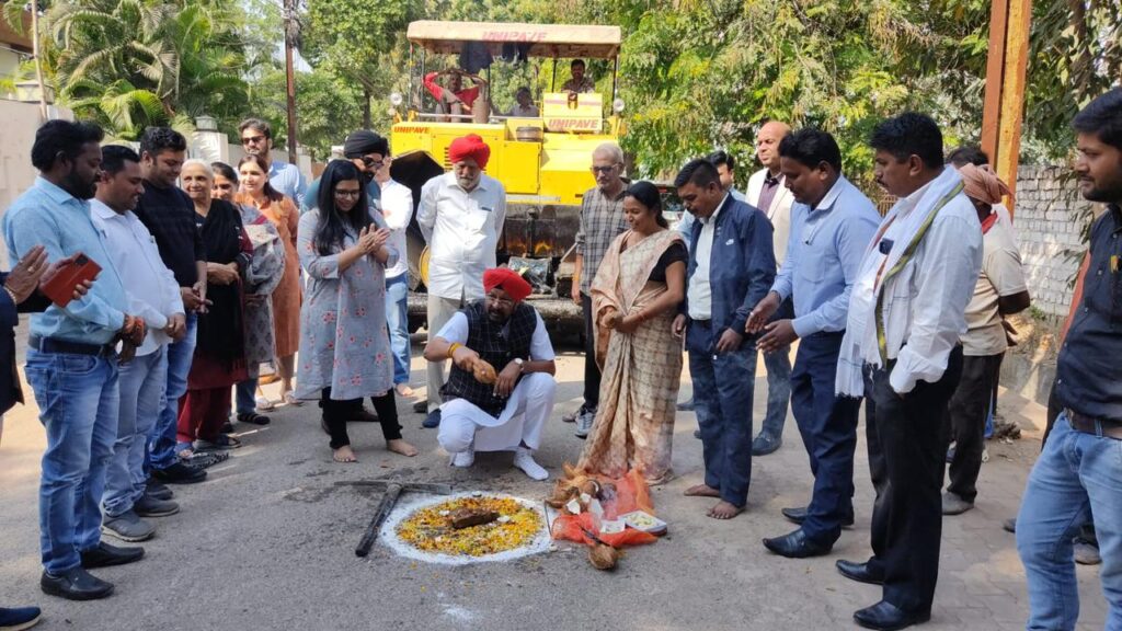 सिविल लाइंस क्षेत्र मे डामरीकरण कार्य का विधायक कुलदीप सिंह जुनेजा किया भूमिपूजन