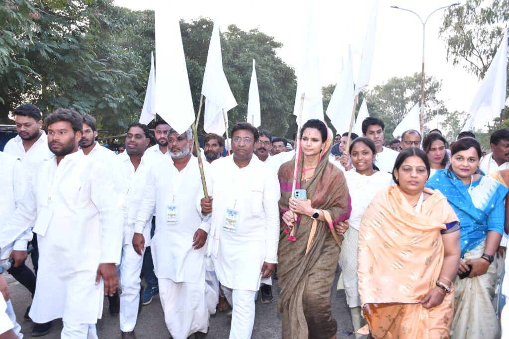 पदयात्रा आज अंतिम दिन पहुंची गिरौदपुरी धाम जिला सहकारी बैंक के अध्यक्ष पंकज शर्मा ने प्रदेश के लोगों की खुशहाली के लिए की कामना